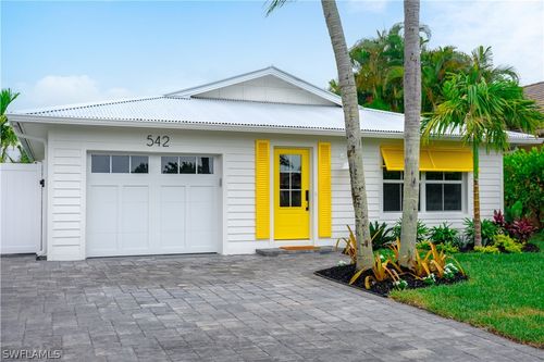 542 104th Ave N, NAPLES, FL, 34108-3225 | Card Image