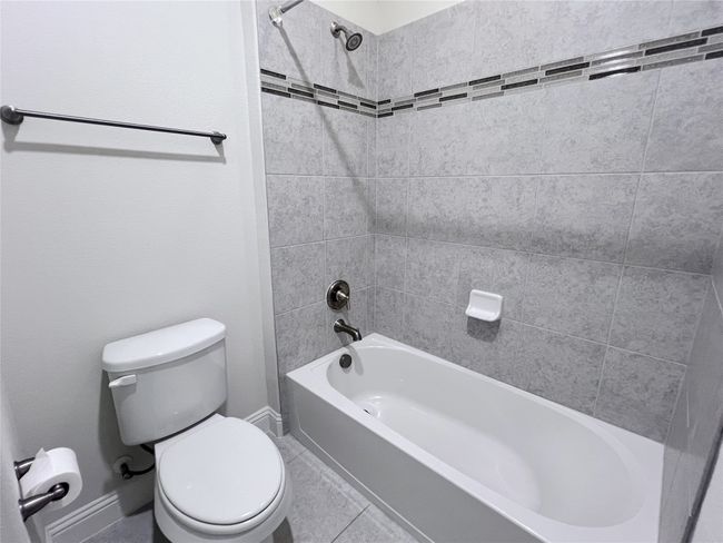 Full bath with toilet and shower / bath combination | Image 31