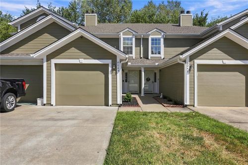 6045 Ne Moonstone Dr, Lee's Summit, MO, 64064-1198 | Card Image