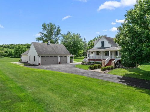 N104W16269 Donges Bay Road, Germantown, WI, 53022 | Card Image