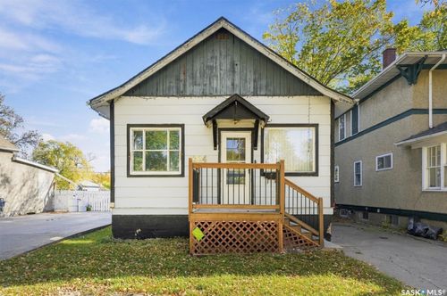 1224 B Avenue N, Saskatoon, SK, S7L1G3 | Card Image