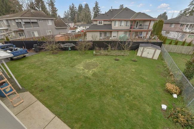 View of yard featuring a residential view | Image 19