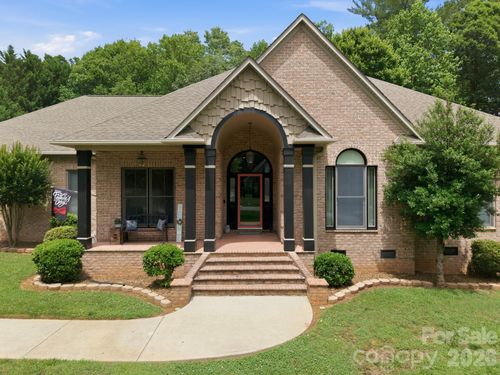 1705 29th Avenue Place Ne, Hickory, NC, 28601 | Card Image