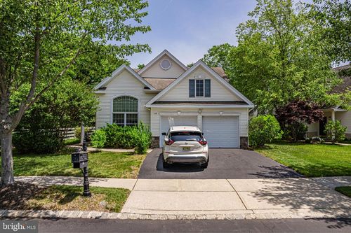 40 Londonberry Dr, HOLMDEL, NJ, 07733-3103 | Card Image