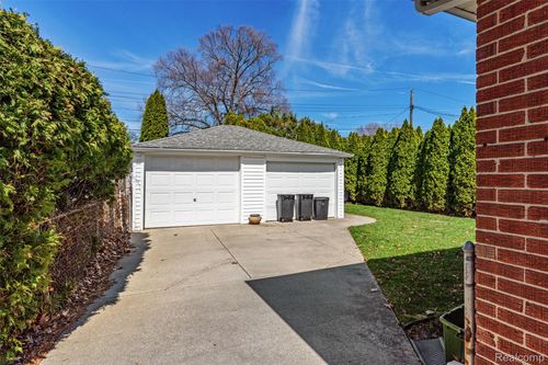 318 Park Dr, Clawson, MI, 48017-1268 | Card Image