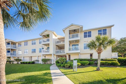 c1-2421 Beachview Dr, Ocean Springs, MS, 39564-9552 | Card Image