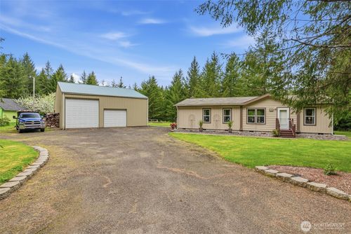 1047 Beaver Creek Rd, Cathlamet, WA, 98612-9634 | Card Image