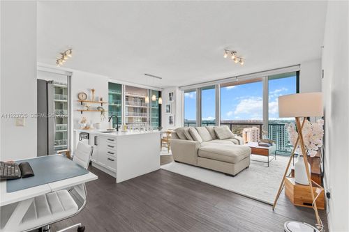 2614-n-1111 Sw 1st Ave, Miami, FL, 33130-5401 | Card Image