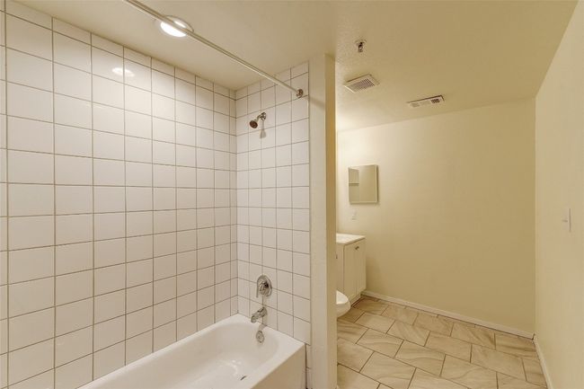 APT-202 - 420 N Pleasant Valley Rd, Condo with 1 bedrooms, 1 bathrooms and 1 parking in Austin TX | Image 24