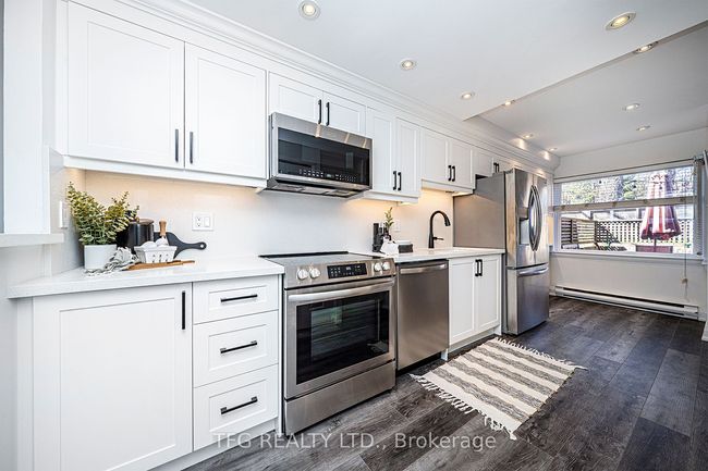 7 - 120 Glen Manor Dr, Condo with 2 bedrooms, 2 bathrooms and 1 parking in Toronto ON | Image 8