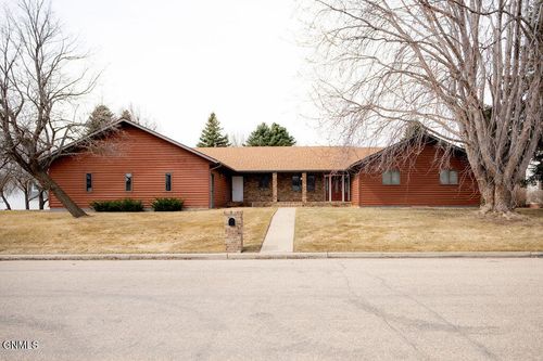 235 20th Ave Ne, Jamestown, ND, 58401-3939 | Card Image