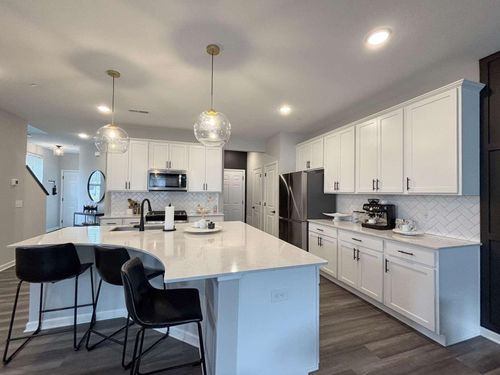 212 Junco Rd N, Lake Elmo, MN, 55042-4527 | Card Image