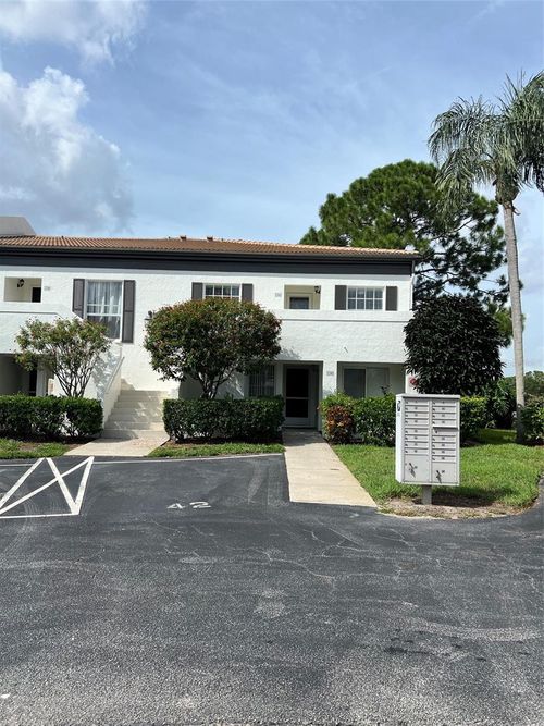 62-5242 Wedgewood Ln, SARASOTA, FL, 34235-7024 | Card Image