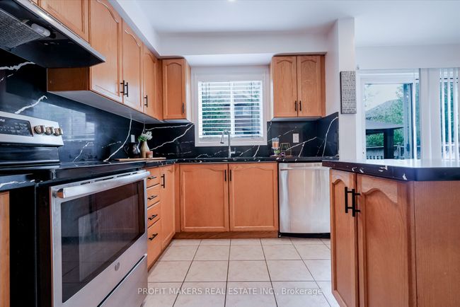 64 Tiller Trail, House attached with 3 bedrooms, 3 bathrooms and 2 parking in Brampton ON | Image 15