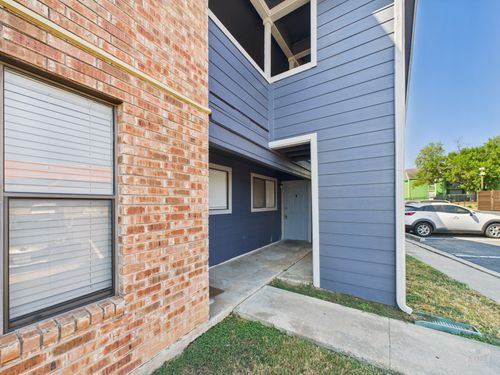 201-2500 Burleson Rd, Austin, TX, 78741-5605 | Card Image