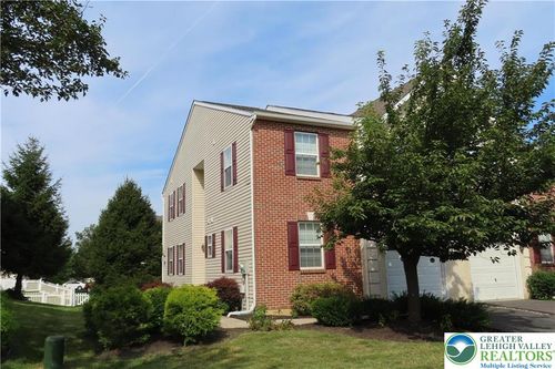 6810 Hunt Dr, Macungie, PA, 18062-9698 | Card Image