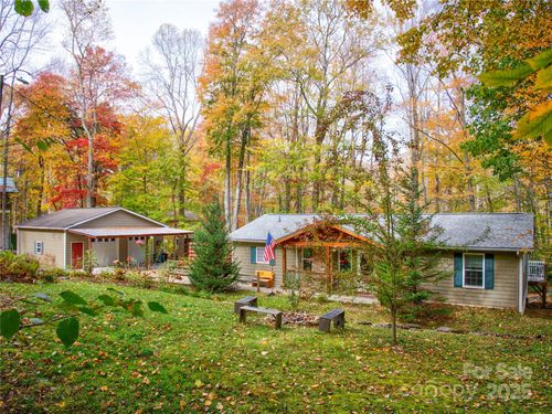 27 Maple Dr, Maggie Valley, NC, 28751-8767 | Card Image