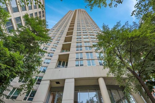 3604-345 La Salle Dr, Chicago, IL, 60654-6379 | Card Image