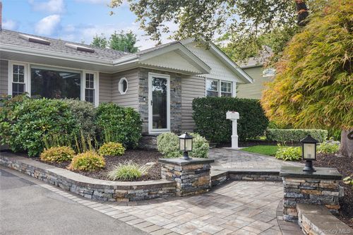 4 Larkspur Dr, West Islip, NY, 11795-3915 | Card Image