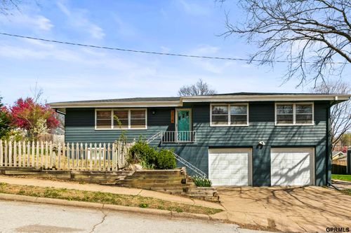 5518 Woolworth Ave, Omaha, NE, 68106-1663 | Card Image