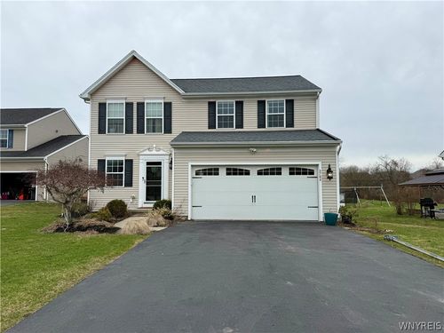 5784 Willow Creek Ln, Sanborn, NY, 14132-9505 | Card Image