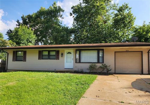 809 Bordeaux Ct, Ballwin, MO, 63011-4106 | Card Image