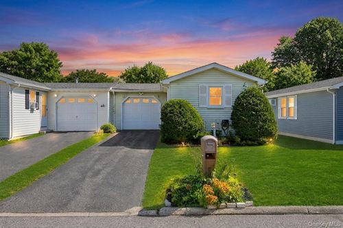 28 Greenwood Blvd, Manorville, NY, 11949-3108 | Card Image