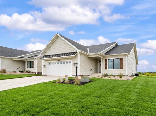 2560 Noellyn Dr, Berrien Springs, MI, 49103-9175 | Card Image
