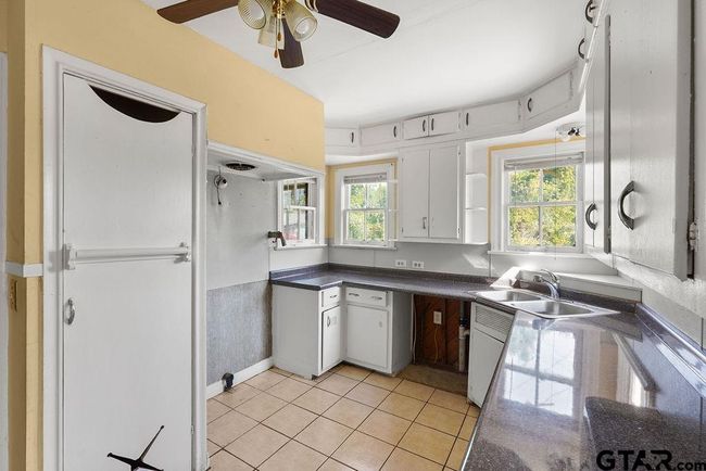 1405 Mockingbird Ln, House other with 4 bedrooms, 2 bathrooms and null parking in Tyler TX | Image 10