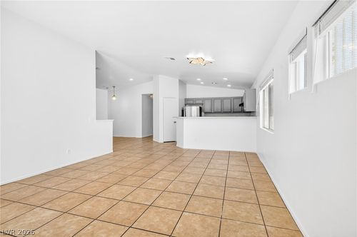 5683 Halvern Ave, Las Vegas, NV, 89110-1731 | Card Image