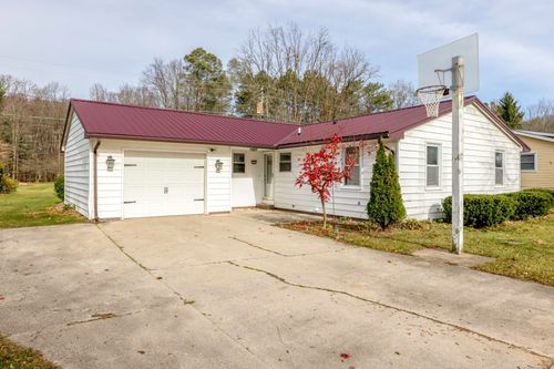 6776 Mels Dr, Ruby, MI, 48049-2320 | Card Image