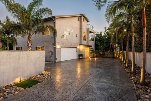 2743 Mesa Dr, Oceanside, CA, 92054-3716 | Card Image