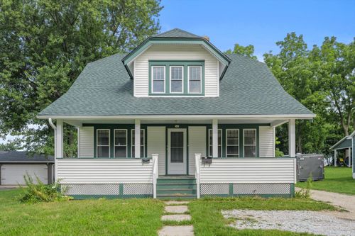 347 Prospect Ave, Pewaukee, WI, 53072-3419 | Card Image
