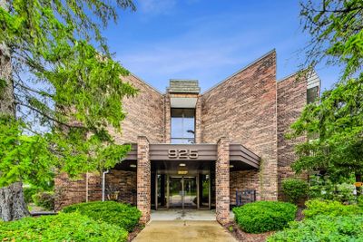 106 - 925 Spring Hill Drive, Condo with 1 bedrooms, 1 bathrooms and 1 parking in Northbrook IL | Image 1