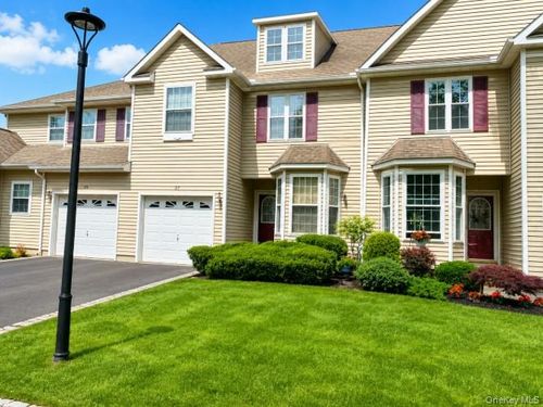 27 Snowdance Ln, Nesconset, NY, 11767-1560 | Card Image