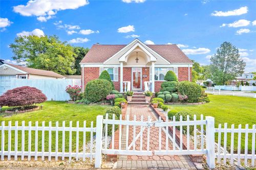 3 Ash Ct, Hempstead, NY, 11550-6613 | Card Image