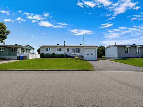 627 Rue Des Voiliers, House with 3 bedrooms, 2 bathrooms and null parking in Rimouski QC | Card Image