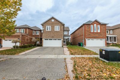 5256 Floral Hill Cres, House other with 3 bedrooms, 4 bathrooms and 4 parking in Mississauga ON | Image 1