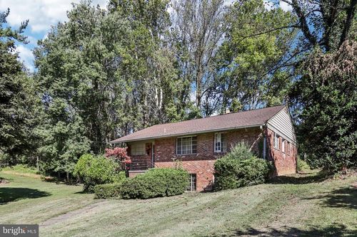 6825 Laverock Ct, BETHESDA, MD, 20817-4912 | Card Image