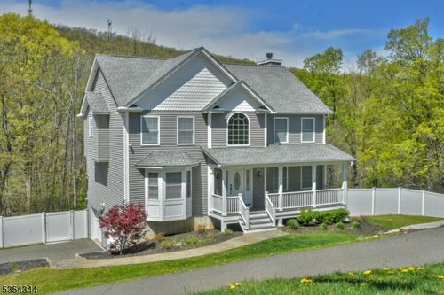 3 Susan Valley Ter, Vernon, NJ, 07462-3004 | Card Image