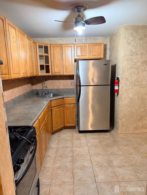 192 College Dr, Edison, NJ, 08817-5993 | Card Image