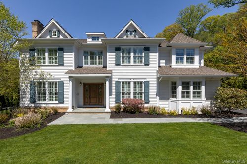 152 Plymouth Ct, Manhasset, NY, 11030-1556 | Card Image