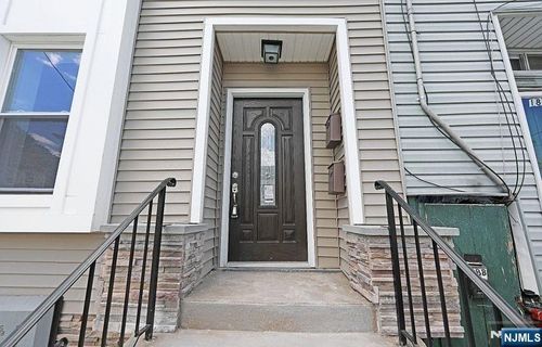 190 Mill St, Paterson, NJ, 07501-2713 | Card Image