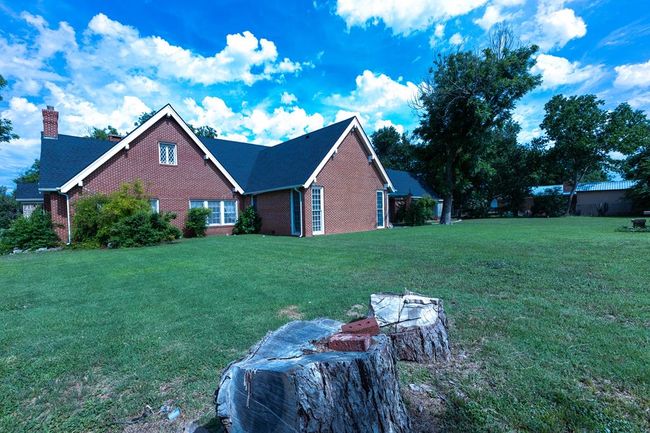 1001 W Walnut St, House other with 3 bedrooms, 3 bathrooms and 4 parking in Coleman TX | Image 37