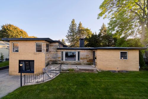 307 2nd Ave, Manistee, MI, 49660-1303 | Card Image