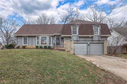 9901 Taylor Dr, Overland Park, KS, 66212-5421 | Card Image