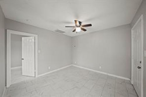 8-2002 Mustang Rd, Alvin, TX, 77511-4452 | Card Image