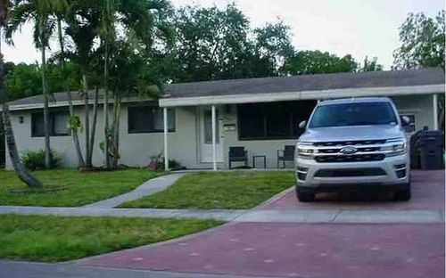 6472 Lincoln St, Hollywood, FL, 33024-7728 | Card Image