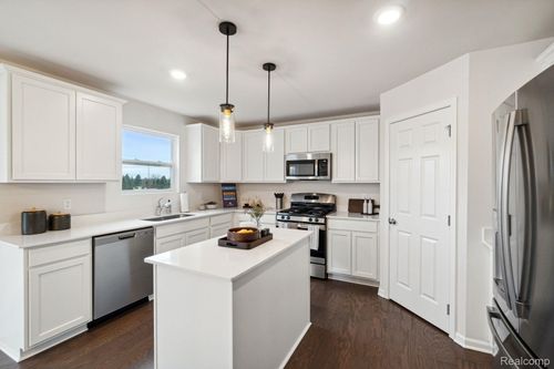 380 Edge Brook Dr, Holly, MI, 48442-2031 | Card Image