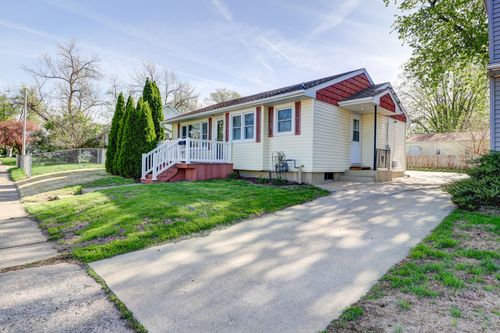 2927 Pershing Blvd, Clinton, IA, 52732-1722 | Card Image
